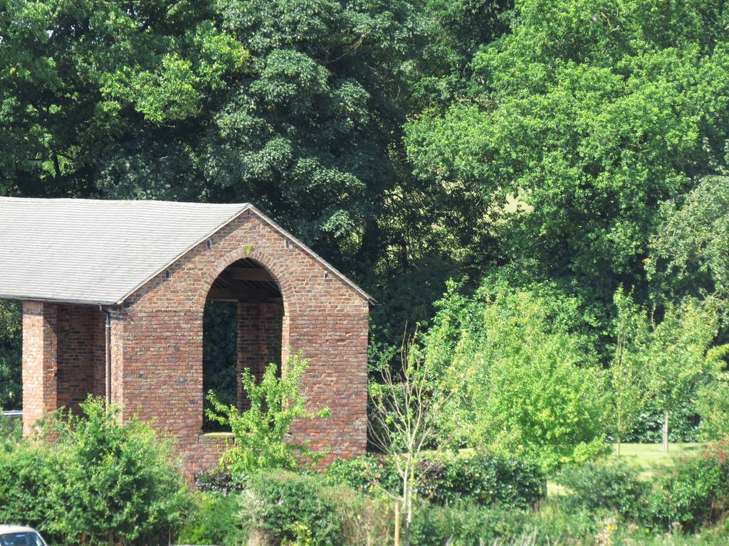 Rock Farm Bed & Breakfast Tarporley Exterior photo