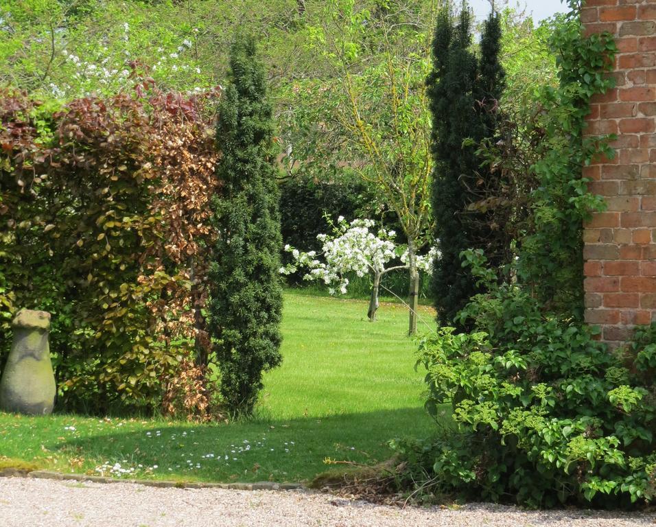 Rock Farm Bed & Breakfast Tarporley Exterior photo