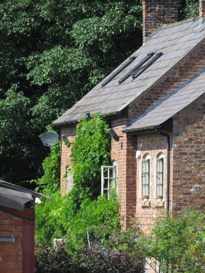 Rock Farm Bed & Breakfast Tarporley Exterior photo